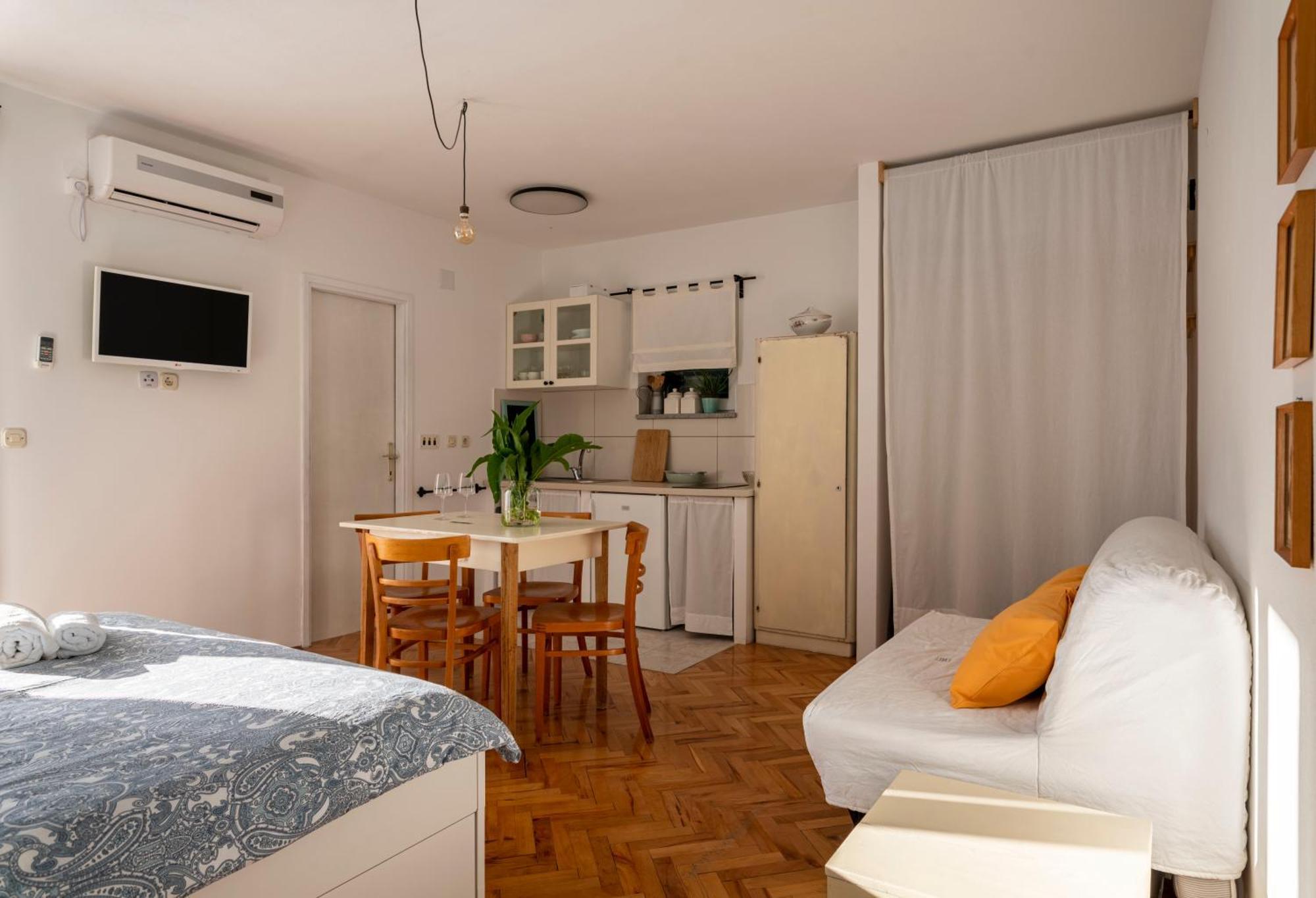 Charming Tale Apartments Modun19 Pirovac Room photo